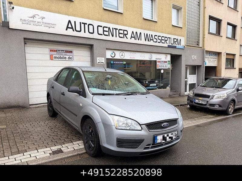 Gebraucht Ford Focus Trend 80 PS (58 kW) 2005 Machine silver Limousine