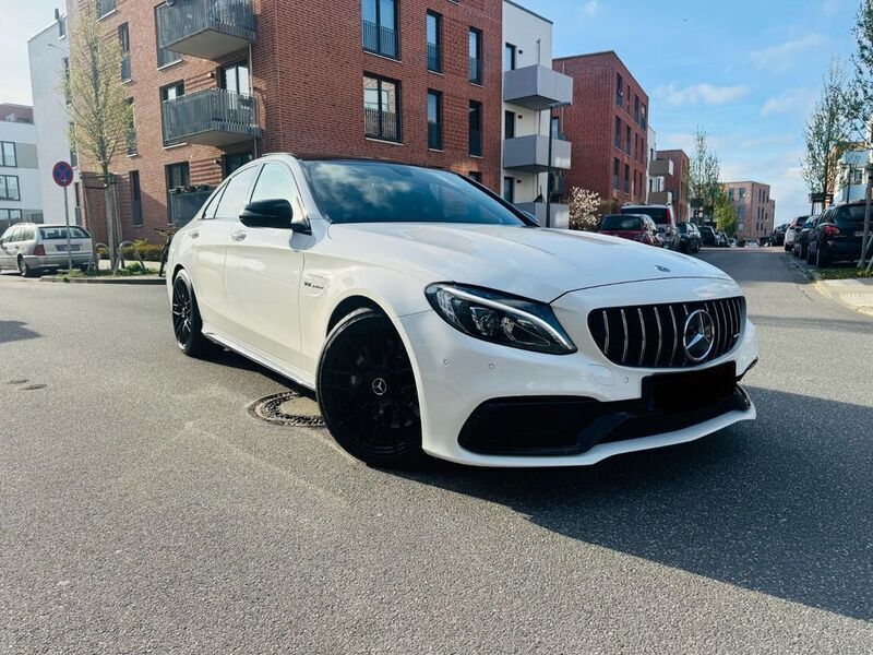 Weiß Gebraucht 2017 Mercedes C63 AMG AMG Limousine | 44.900 € (Guter Preis) - Bild 1/4