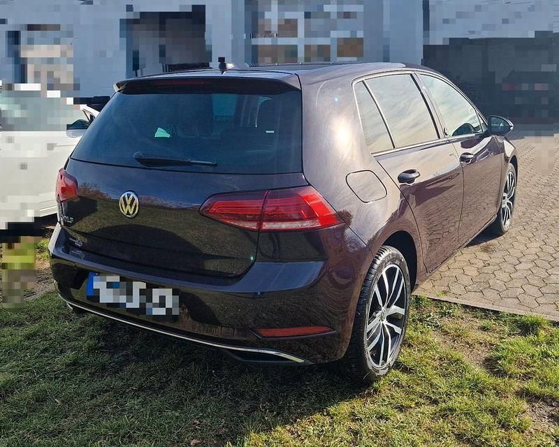 Gebraucht VW Golf VII Edition 110 PS (80 kW) 2018 Rot Limousine