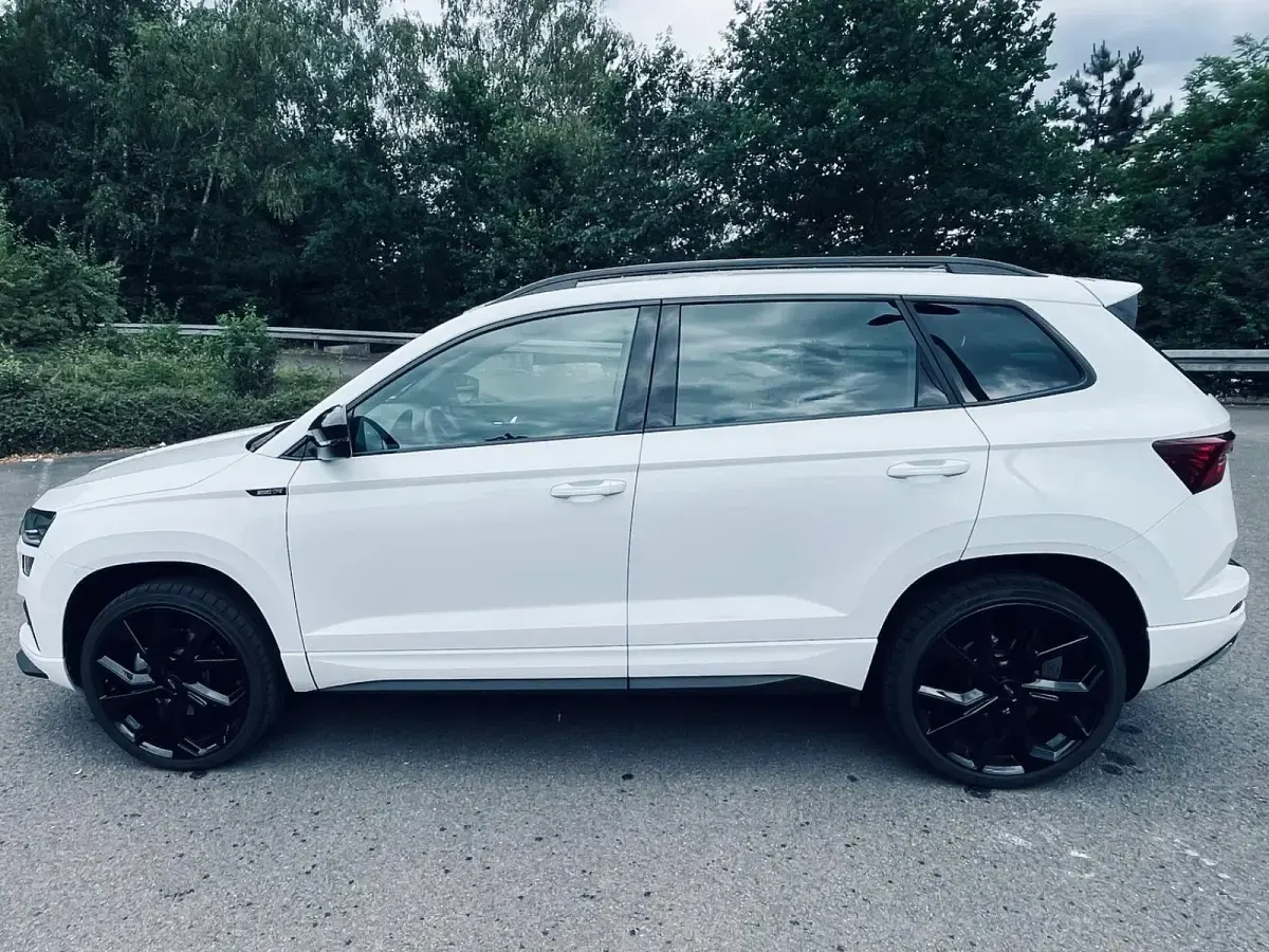 Gebraucht Skoda Karoq SportLine 150 PS (110 kW) 2025 Weiß SUV