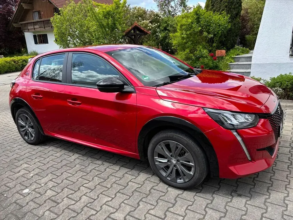 Gebraucht Peugeot e-208 Active 100 kW (136 PS) 2023 Rot Kleinwagen