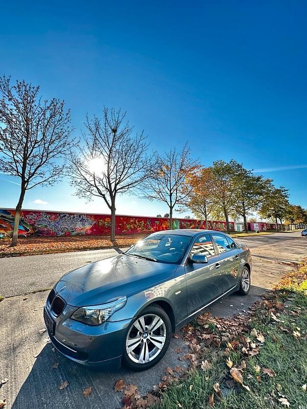 Grau Gebraucht 2010 BMW 530 Shadowline Limousine | 9.500 € (Guter Preis) - Bild 1/4