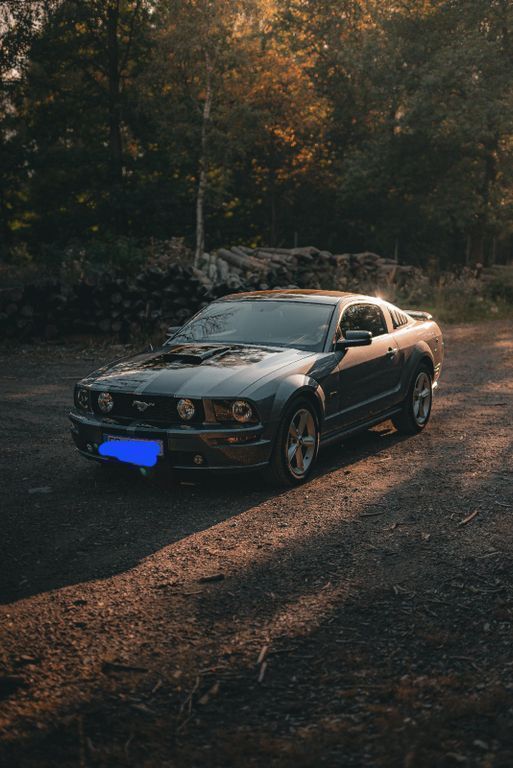 Grau Gebraucht 2008 Ford Mustang Coupé | 22.599 € (Teuer) - Bild 1/4