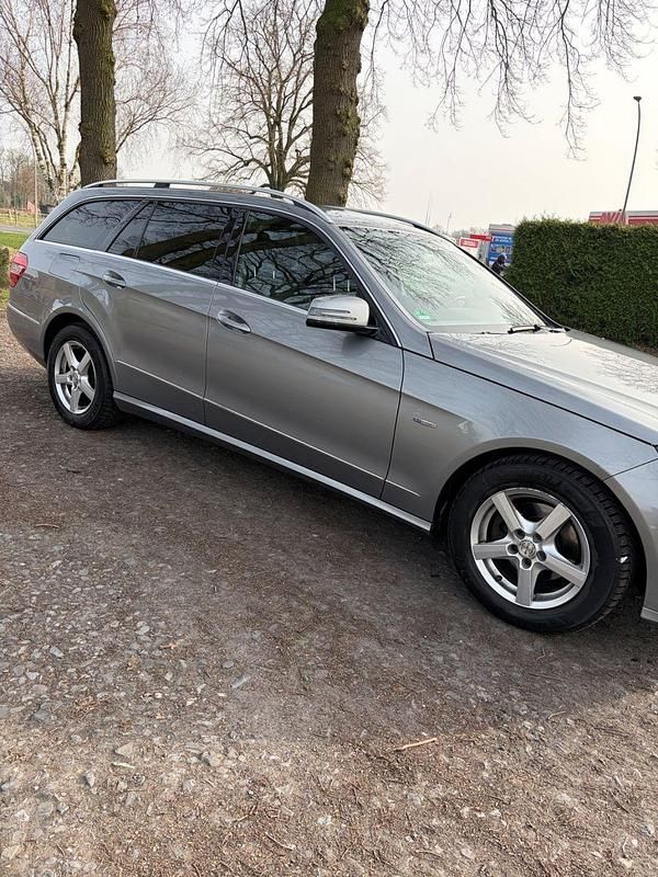 Gebraucht Mercedes E220 Elegance 170 PS (125 kW) 2012 Silber Kombi