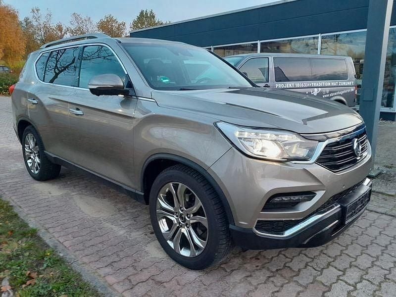 Beige Gebraucht 2019 Ssangyong (KGM) Rexton SUV | 19.000 € - Bild 1/4