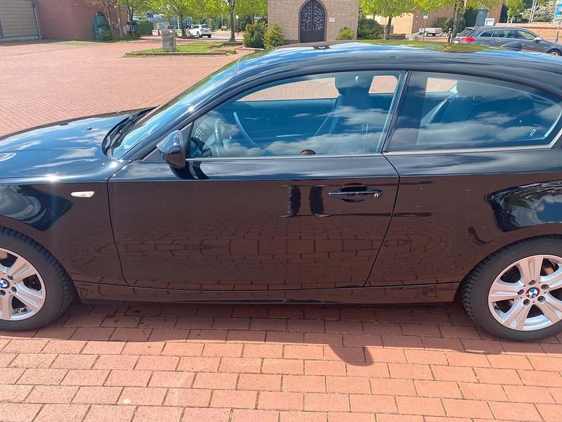 Schwarz Gebraucht 2010 BMW 118 Kleinwagen | 1.900 € (Guter Preis) - Bild 1/4