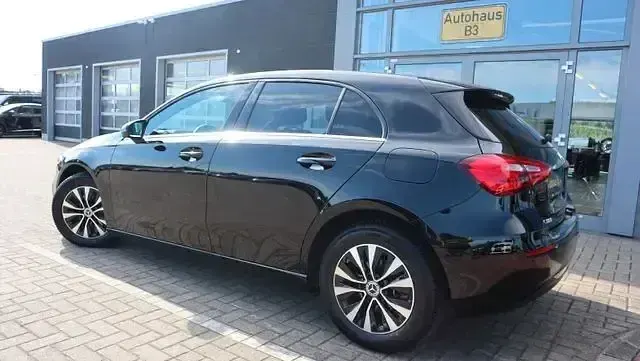 Gebraucht Mercedes A180 136 PS (100 kW) 2022 Schwarz Limousine