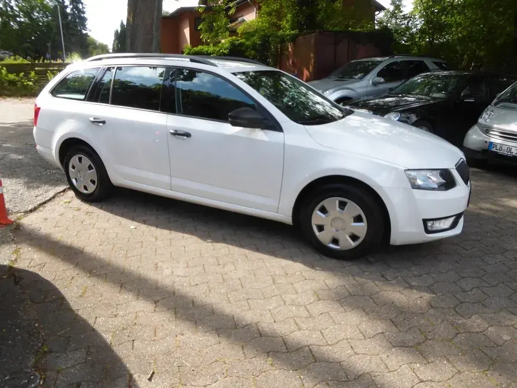 Gebraucht Skoda Octavia Active 105 PS (77 kW) 2014 Weiß Kombi