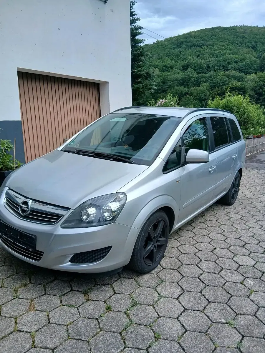 Gebraucht Opel Zafira 140 PS (102 kW) 2013 Silber Van / Kleinbus
