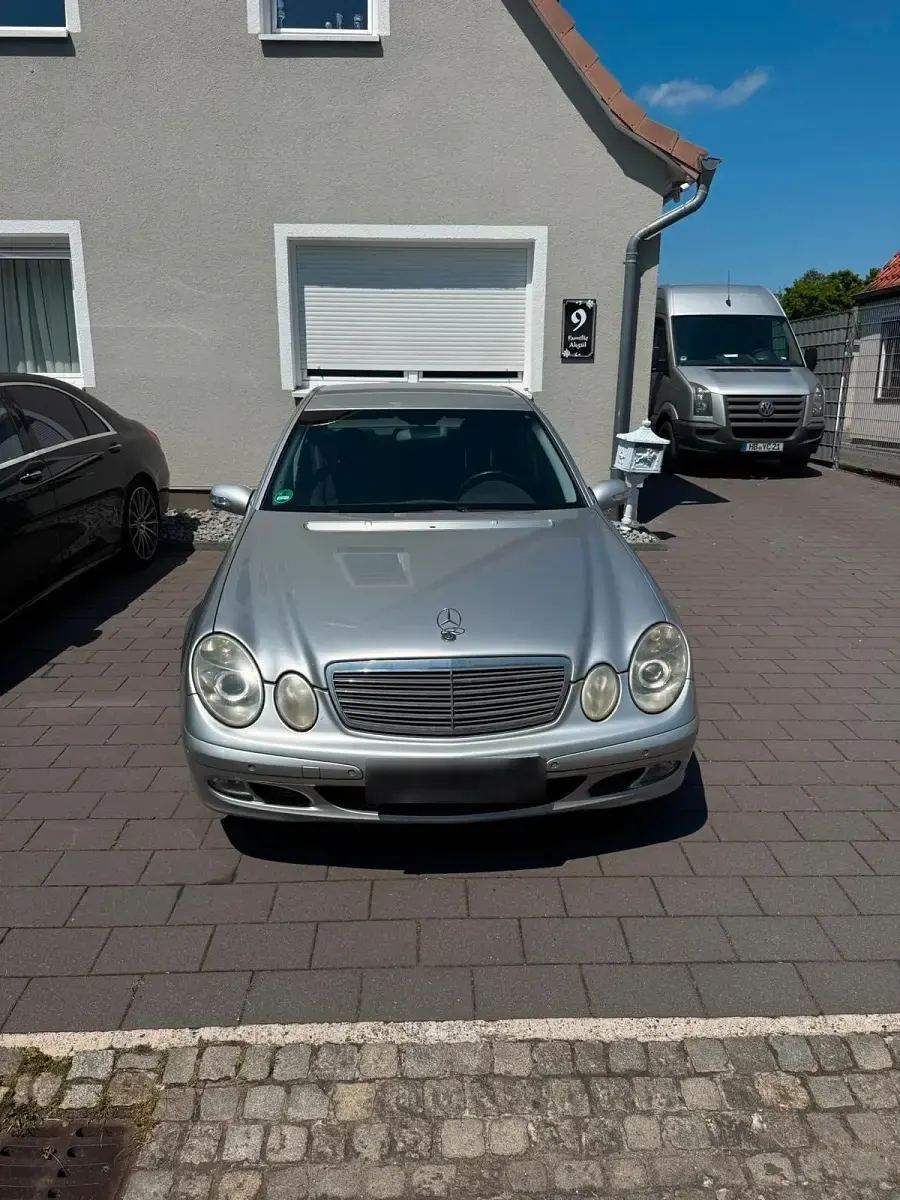 Gebraucht Mercedes E220 150 PS (110 kW) 2003 Silber Limousine