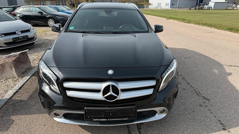 Gebraucht Mercedes GLA200 136 PS (100 kW) 2015 Schwarz SUV