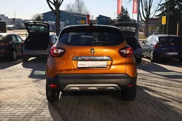 Używany Renault Captur Intens 150 KM (110 kW) 2019 Pomarańczowy SUV