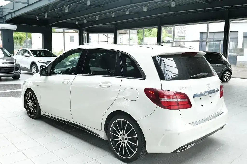 Gebraucht Mercedes B220 AMG line 177 PS (130 kW) 2018 Weiß Van / Kleinbus