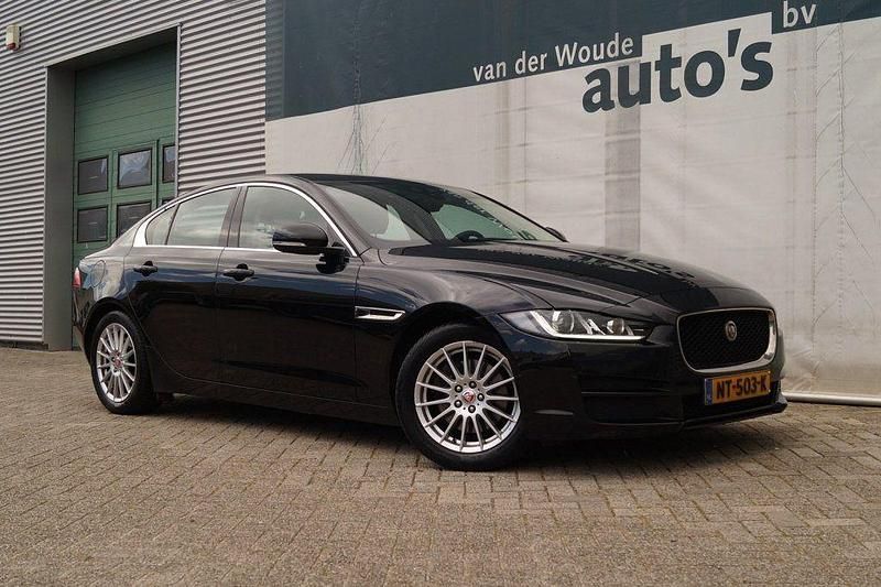 Gebraucht Jaguar XE Prestige 163 PS (119 kW) 2017 Schwarz Limousine