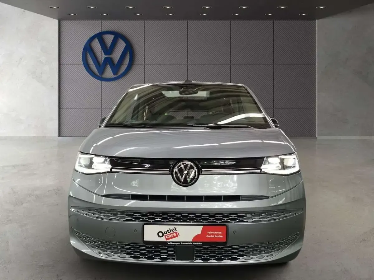 Gebraucht VW Multivan Life 150 PS (110 kW) 2023 Silber Van / Kleinbus