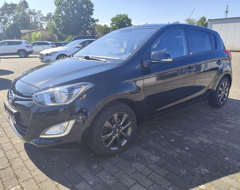 Schwarz Gebraucht 2014 Hyundai i20 Trend Kleinwagen | 3.790 € (Fairer Preis) - Bild 1/4