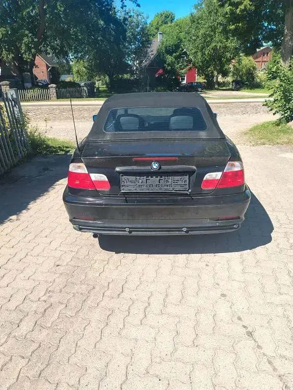 Gebraucht BMW 318 143 PS (105 kW) 2001 Schwarz Cabrio