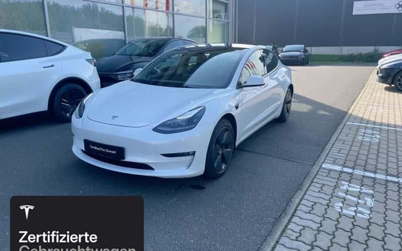 Weiß Gebraucht 2021 Tesla Model 3 Long Range RWD Limousine | 33.100 € (Teuer) - Bild 1/4