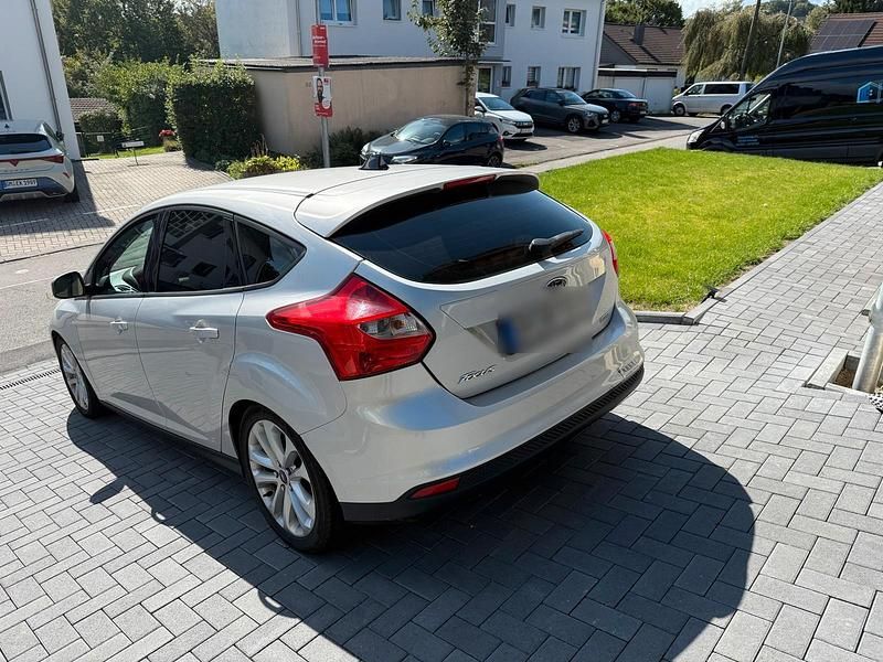 Second-hand Ford Focus 100 CP (73 kW) 2015 Argintiu Hatchback