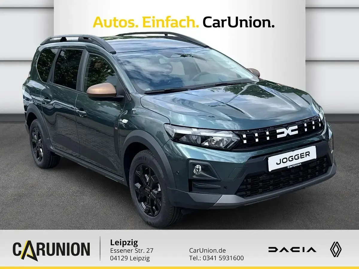 Neu Dacia Jogger Extreme 109 PS (80 kW) 2026 Zedergrün Van / Kleinbus