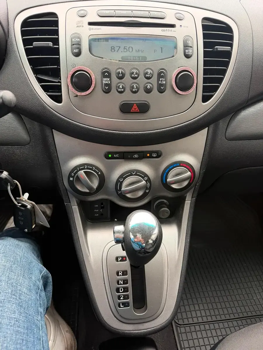 Gebraucht Hyundai i10 88 PS (64 kW) 2013 Weiß Kleinwagen