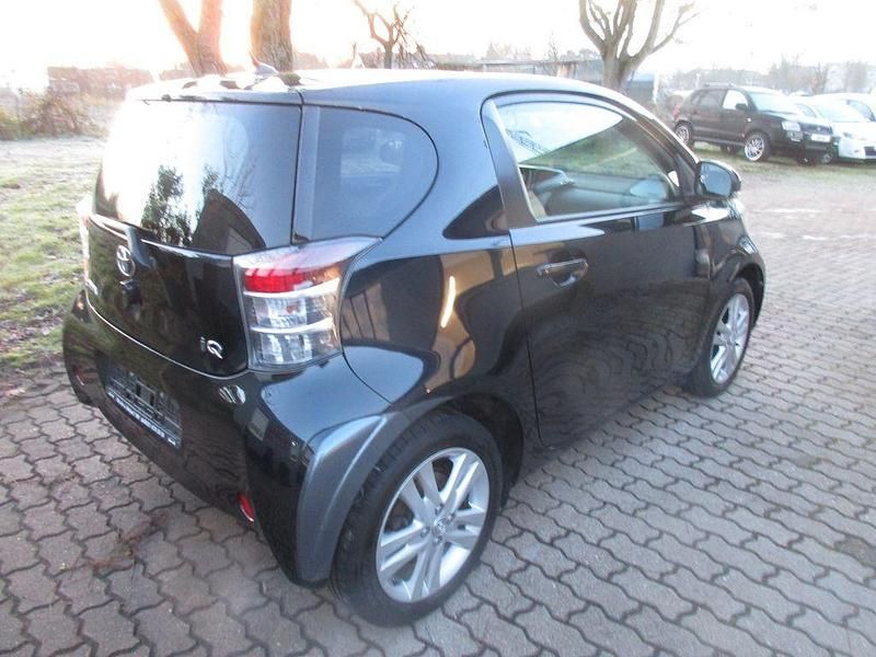 Gebraucht Toyota iQ Basis 98 PS (72 kW) 2010 Schwarz Kleinwagen