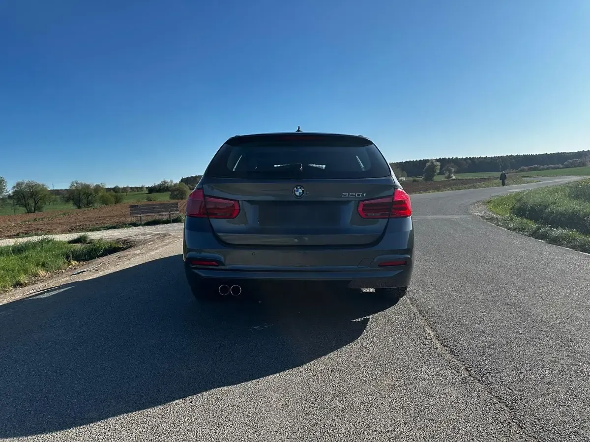 Używany BMW 320 Advantage 184 KM (135 kW) 2018 Szary Kombi