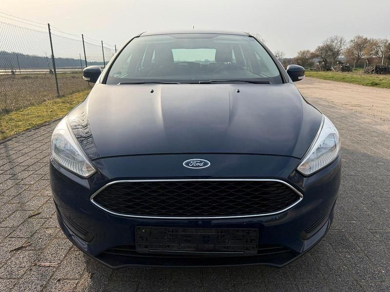 Gebraucht Ford Focus Trend 101 PS (74 kW) 2018 Blau Kombi