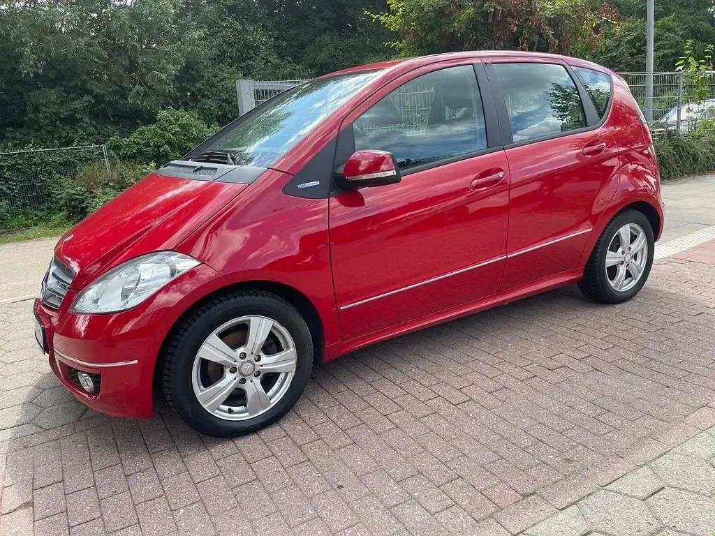 Gebraucht Mercedes A160 Avantgarde 95 PS (69 kW) 2011 Rot Kleinwagen