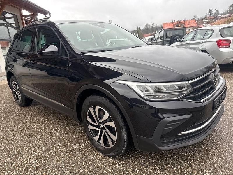 Gebraucht VW Tiguan Active 150 PS (110 kW) 2022 Schwarz SUV