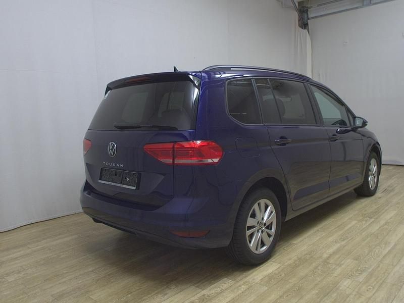 Gebraucht VW Touran Comfortline 122 PS (89 kW) 2022 Blau Van / Kleinbus