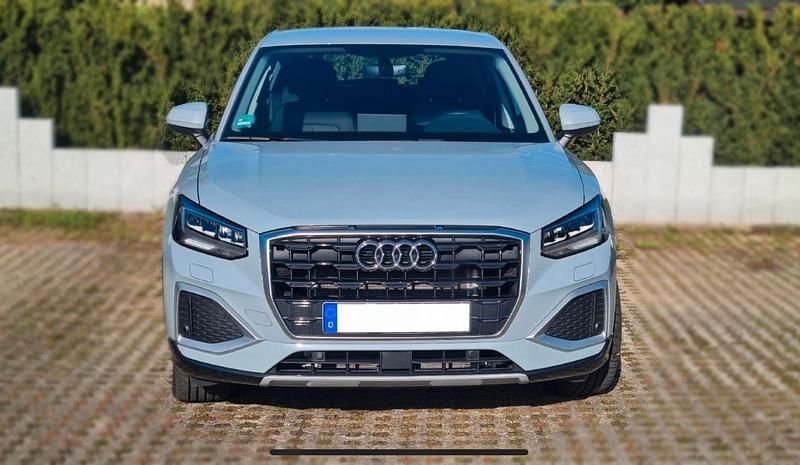 Grau Gebraucht 2022 Audi Q2 SUV | 27.600 € (Etwas zu teuer) - Bild 1/4