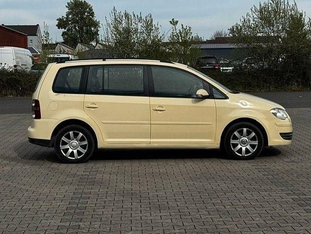 Gebraucht VW Touran Trendline 105 PS (77 kW) 2007 Beige Van / Kleinbus