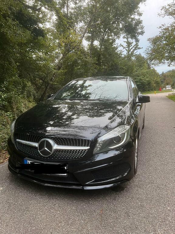 Schwarz Gebraucht 2015 Mercedes A180 AMG line Limousine | 14.990 € (Fairer Preis) - Bild 1/4