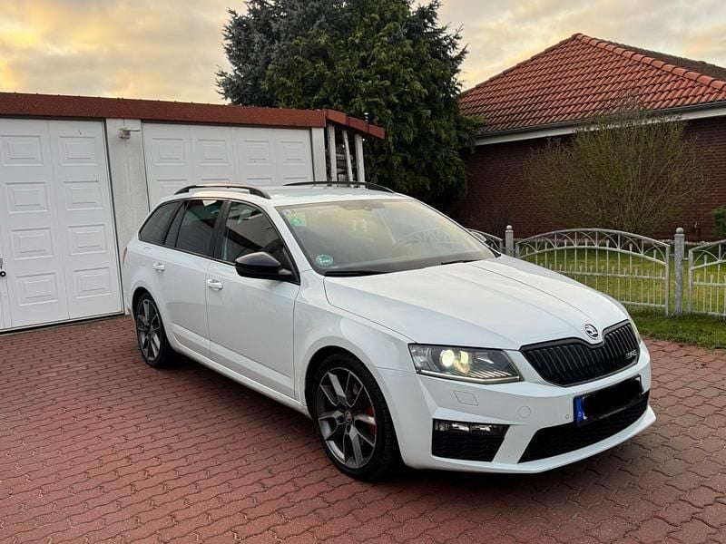 Weiß Gebraucht 2016 Skoda Octavia vRS Kombi | 9.800 € (Superpreis) - Bild 1/4