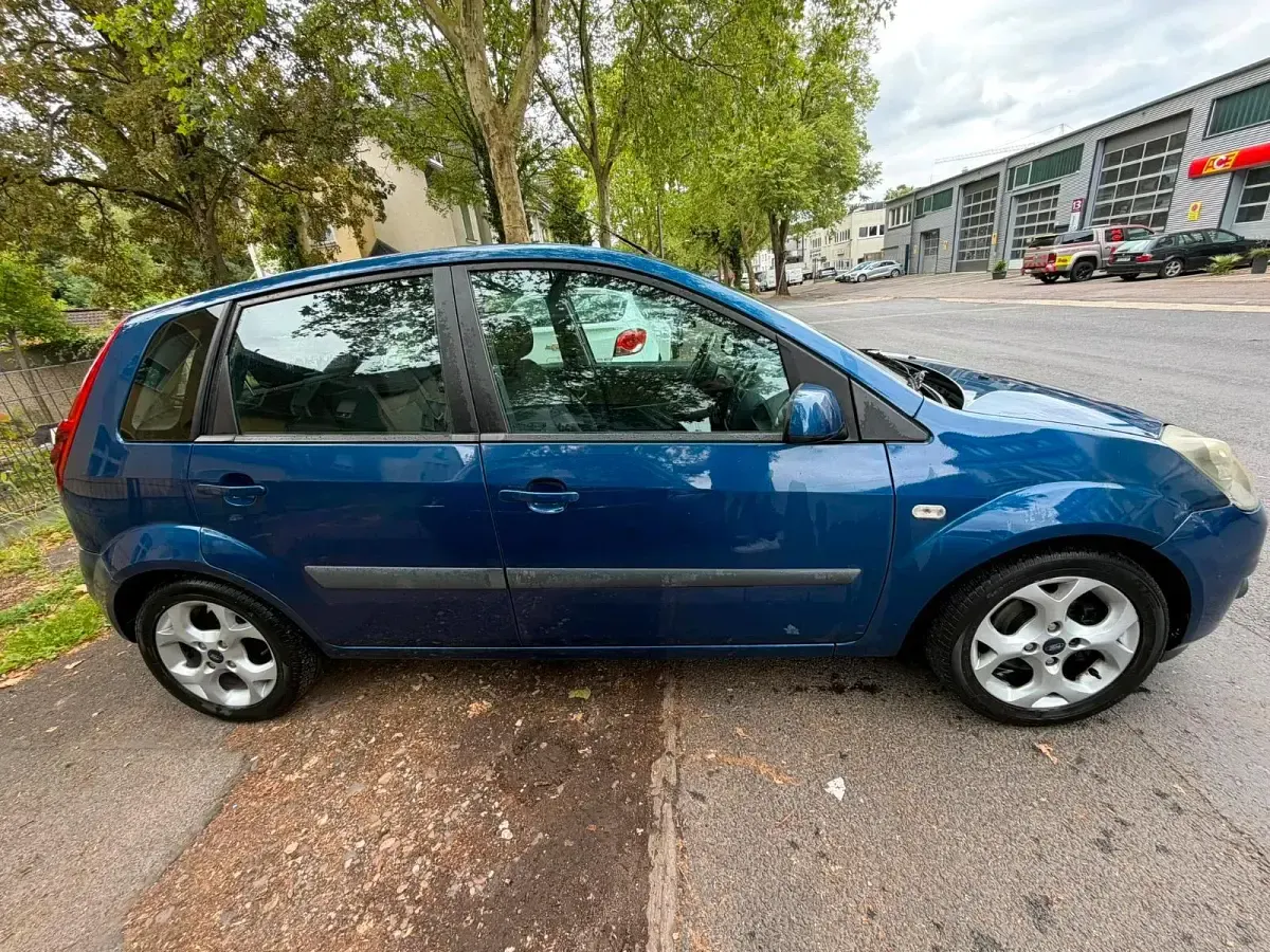 Gebraucht Ford Fiesta 68 PS (50 kW) 2006 Blau Kleinwagen