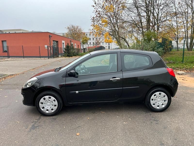 Gebraucht Renault Clio II 75 PS (55 kW) 2008 Schwarz Kleinwagen