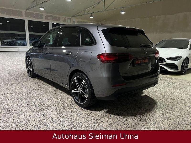 Gebraucht Mercedes B250 Progressive 224 PS (164 kW) 2023 Grau Van / Kleinbus