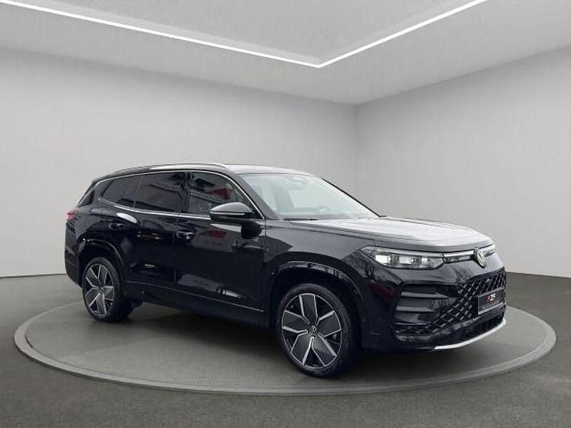 Neu VW Tayron R-line 193 PS (141 kW) 2026 Grenadillschwarz metallic SUV