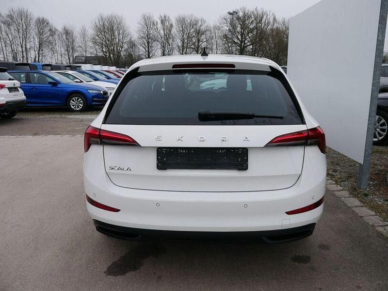 Gebraucht Skoda Scala Ambition 110 PS (80 kW) 2022 Candyweiß Kleinwagen