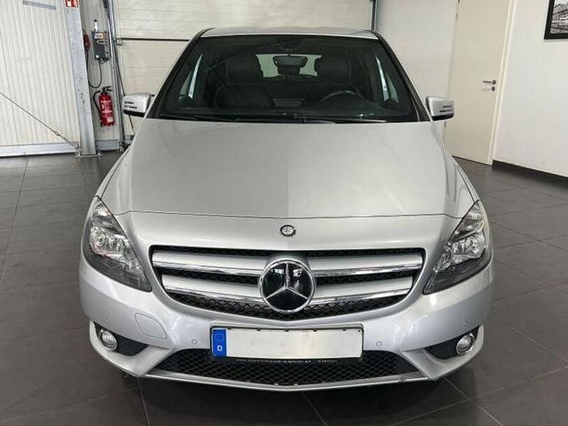 Gebraucht Mercedes B180 122 PS (89 kW) 2013 Silber Van / Kleinbus