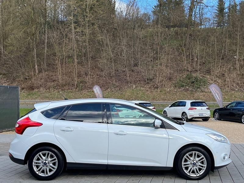 Gebraucht Ford Focus Champions Edition 162 PS (119 kW) 2013 Weiß Limousine