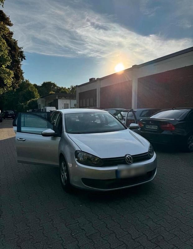Gebraucht VW Golf VI 58 PS (42 kW) 2010 Silber Kleinwagen