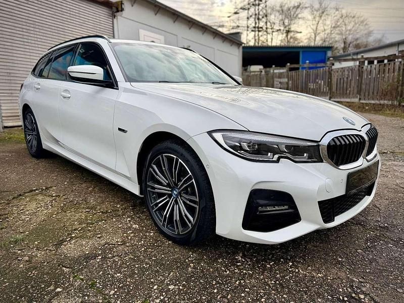 Gebraucht BMW 320e M Sport 163 PS (119 kW) 2022 Alpinweiss iii Kombi