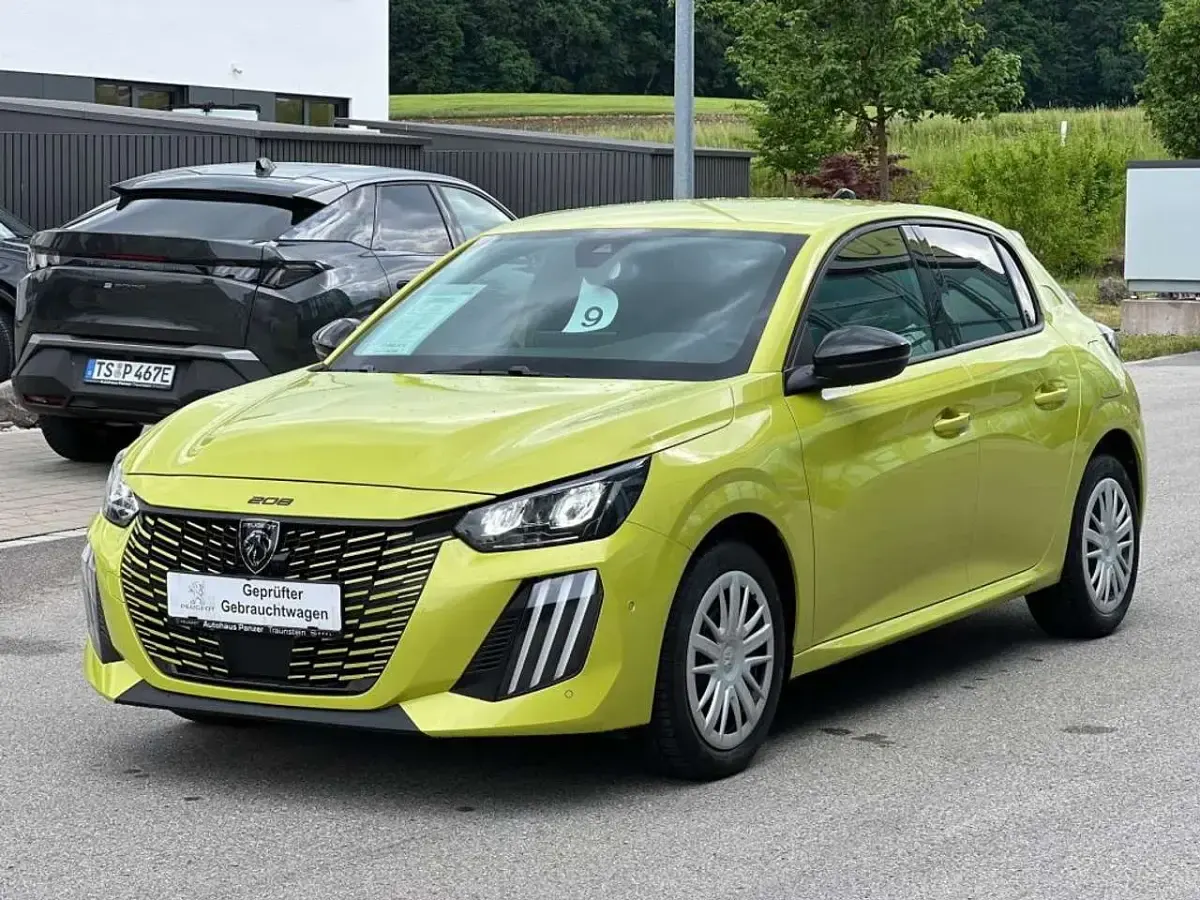 Gebraucht Peugeot 208 Allure 101 PS (74 kW) 2024 Agueda gelb Kleinwagen