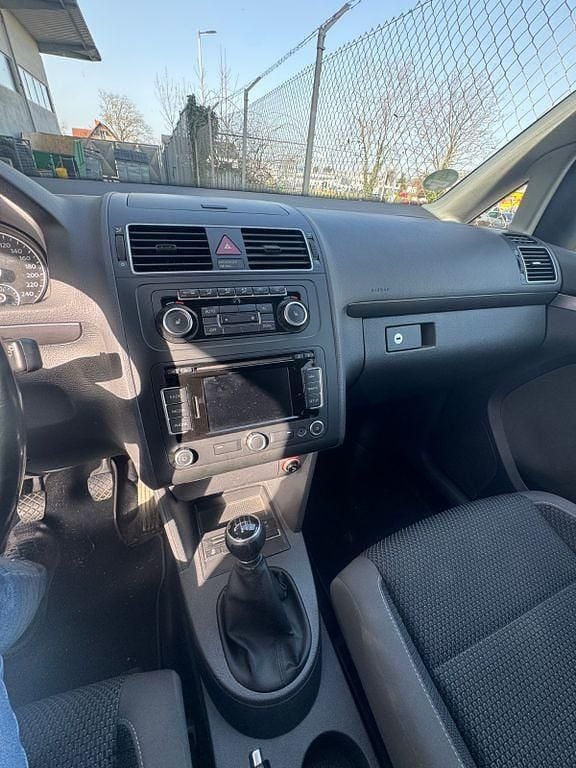 Gebraucht VW Touran Comfortline 105 PS (77 kW) 2012 Schwarz Van / Kleinbus