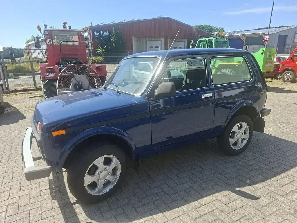 Gebraucht Lada niva 82 PS (60 kW) 2010 Blau SUV