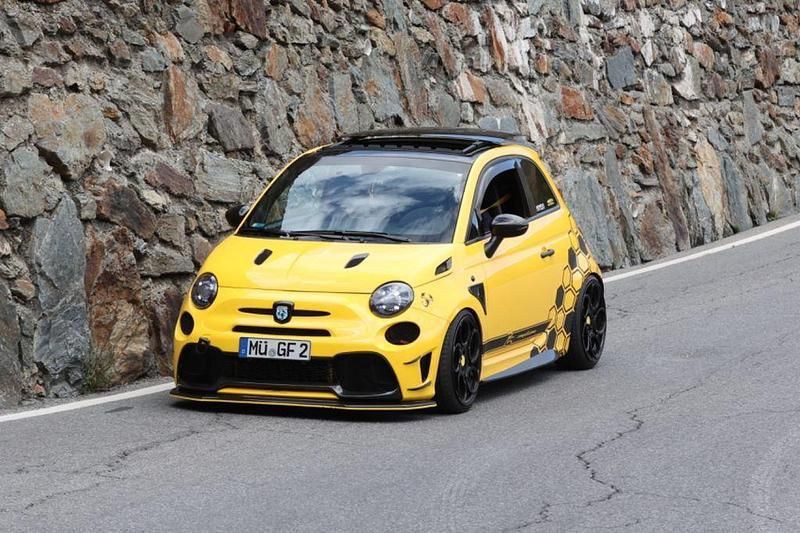 Gelb Gebraucht 2018 Abarth 595 Competizione Kleinwagen | 36.500 € - Bild 1/4