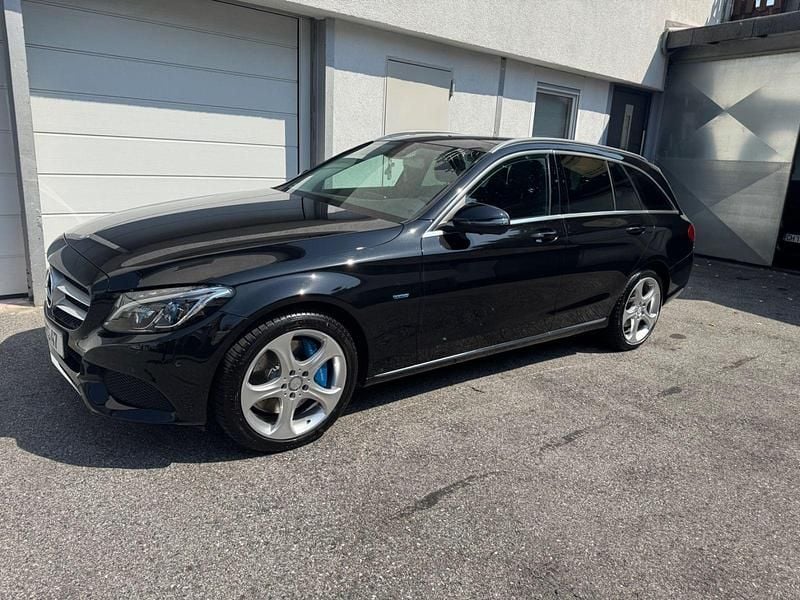 Schwarz Gebraucht 2017 Mercedes C350e Kombi | 20.750 € (Fairer Preis) - Bild 1/4