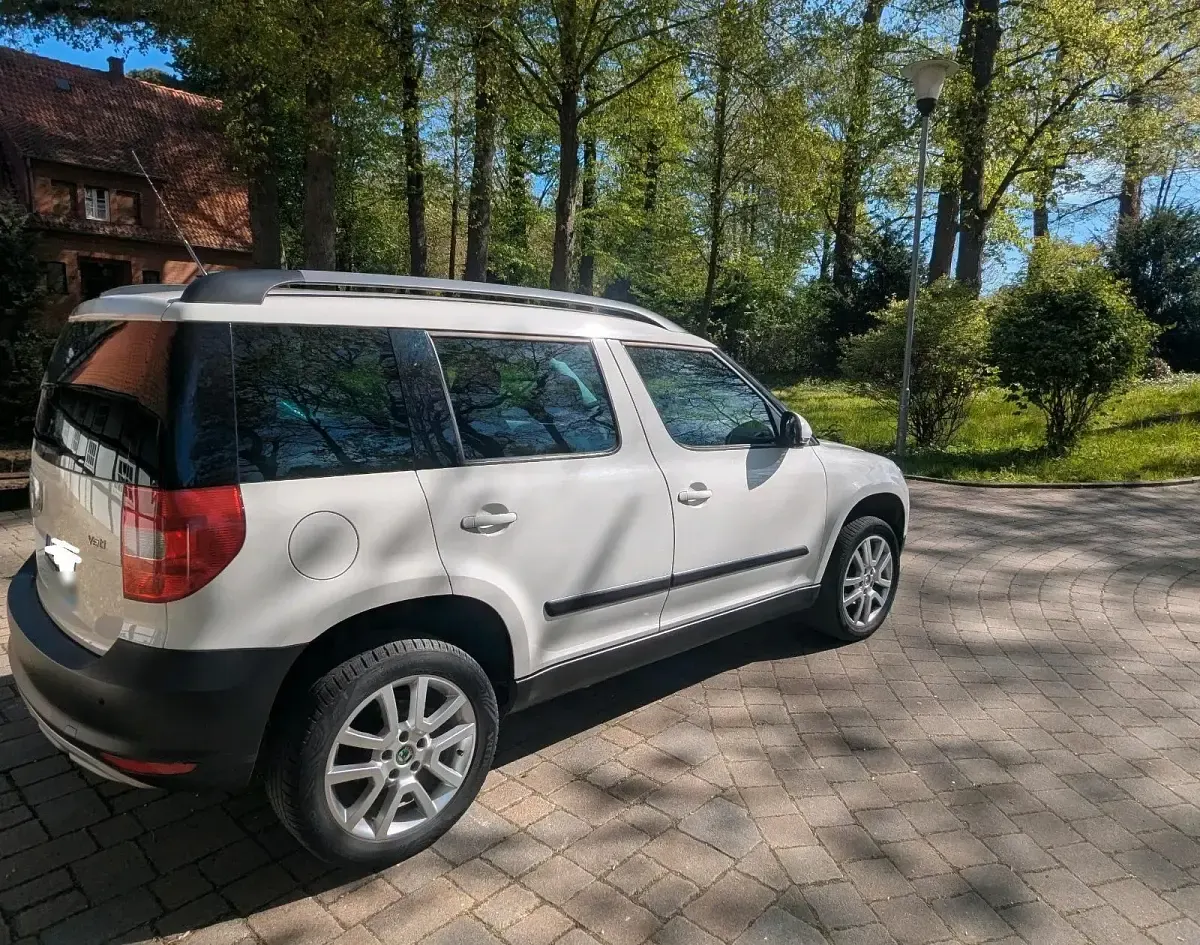 Gebraucht Skoda Yeti Ambition 122 PS (89 kW) 2013 Weiß SUV